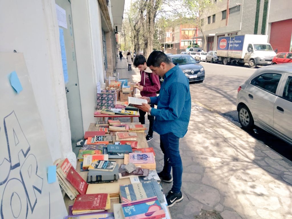 lucasgarrido93's tweet image. #Ahora cumplimos un año sembrando libros en la ciudad de Mar del Plata y Batán. #LibrosPerdidosMdP @CasadeVeinte @LBonifatti