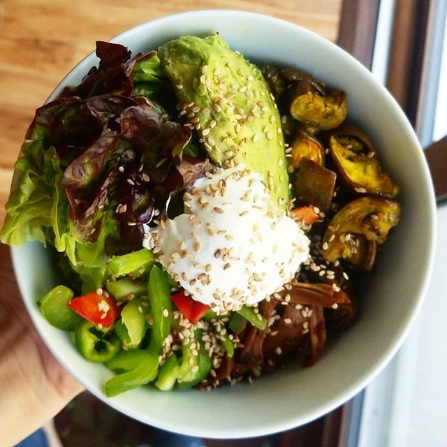tbspoflife's tweet photo. I wanted bibimbap.... this is what happened. Going to have to try this one again. 😂
.
On the bright side roasted sweet potato, eggplant, avocado, jackfruit, red peppers and romaine topped with a poached egg is an absolutely delicious dinner... that i… https://t.co/ZKqeEqdEXG https://t.co/QtGy2J7lfE