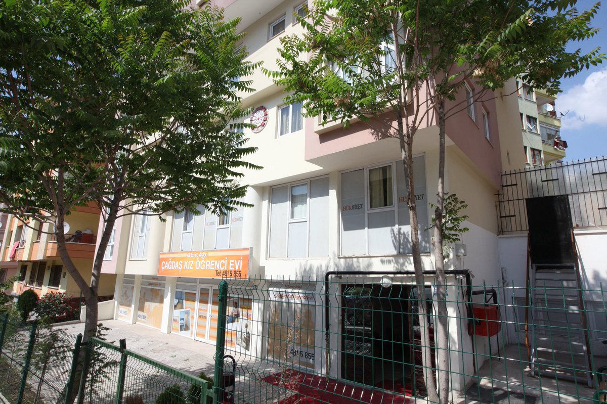 Rahat, geniş odaları ve keyifli ortamıyla sizi bekleyen bir yurt var. Kayıtlarımız devam ediyor.           Tlf:03124815855