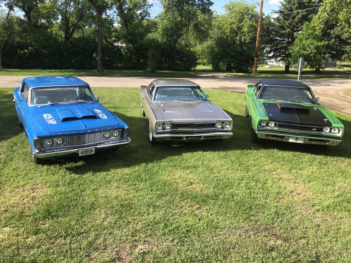 147Cruisers's tweet photo. Happy #FrontEndFriday #crossram #hemi #6pak https://t.co/UrwlR9EIfN