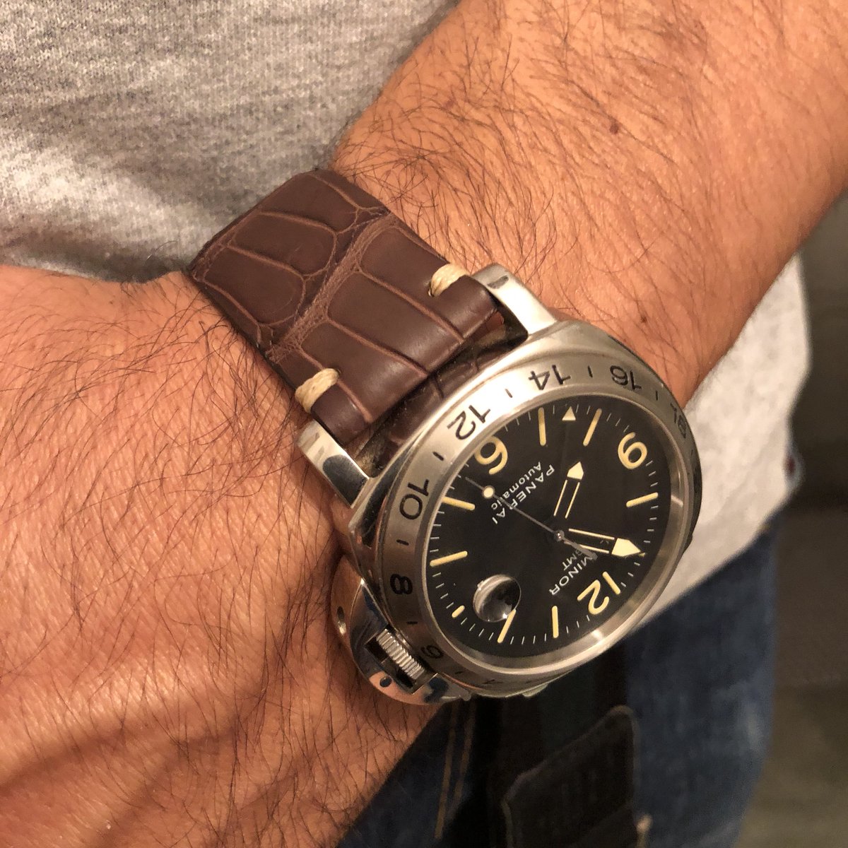 ViscontiMilano's tweet photo. Impermeable Alligator ☔️ Because this Alligator and lining leather is specially treated, even if water penetrates, the leather has been preserved and will not degrade #viscontimilano #viscontimilanostraps #madeinitaly #madetomeasure #alligatorstrap #panerai #paneristi https://t.co/vT769ZlCV8