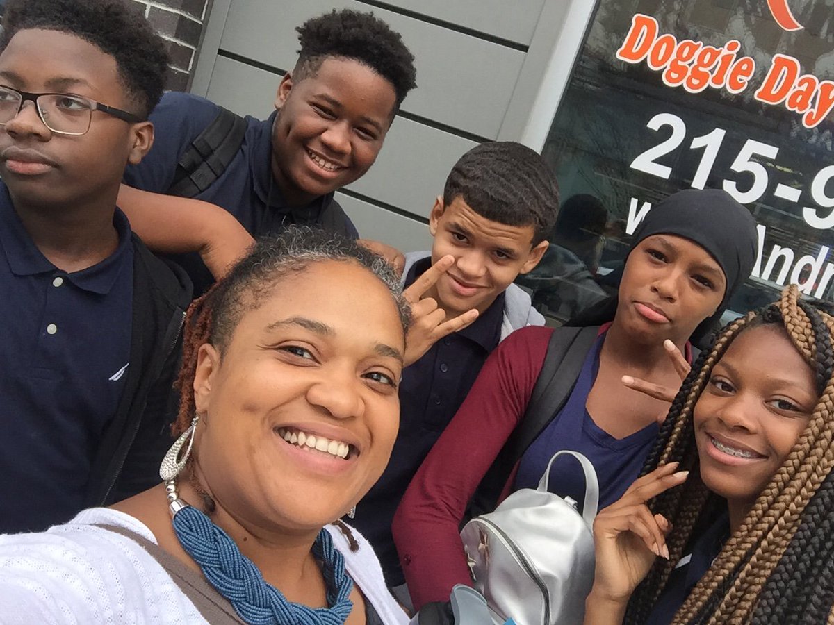Vaux_BPHS's tweet photo. Check out @kilolo_s advisory yesterday! Mr. Kim from @Spotburgers was a great host as our 9th graders explored the neighborhood and recruited new mentors. #leavetolearn #leavingtolearn #brewerytown #girardave https://t.co/Xi6erzQ5J7