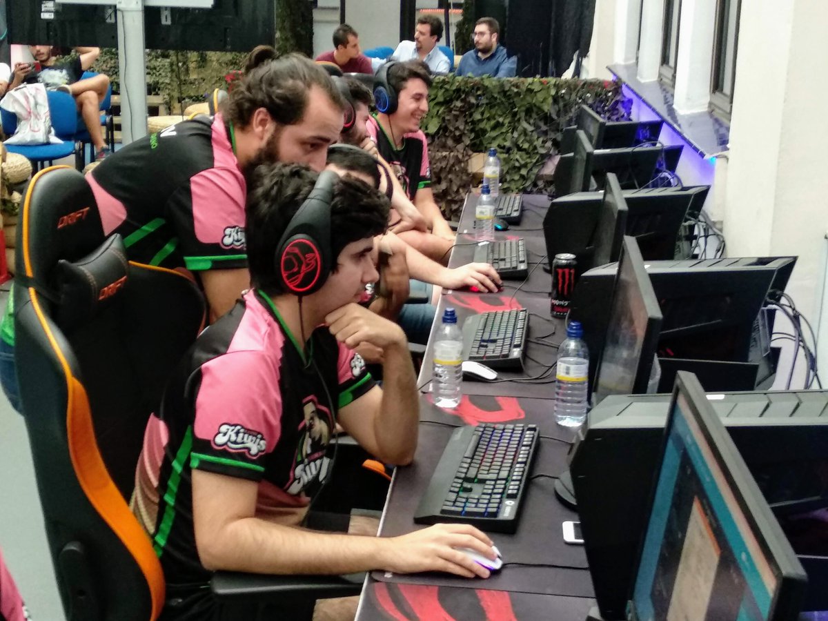 Survivalgaming's tweet photo. Comenzamos esta #CopaSurvival de @lol_es con el partido de @KawaiiKiwis 🆚 #PulseBit.

Síguelo en 👉 https://t.co/rpKOi3aYPK y en el @PoloDigitalMLG https://t.co/Sk9gmYgxpC