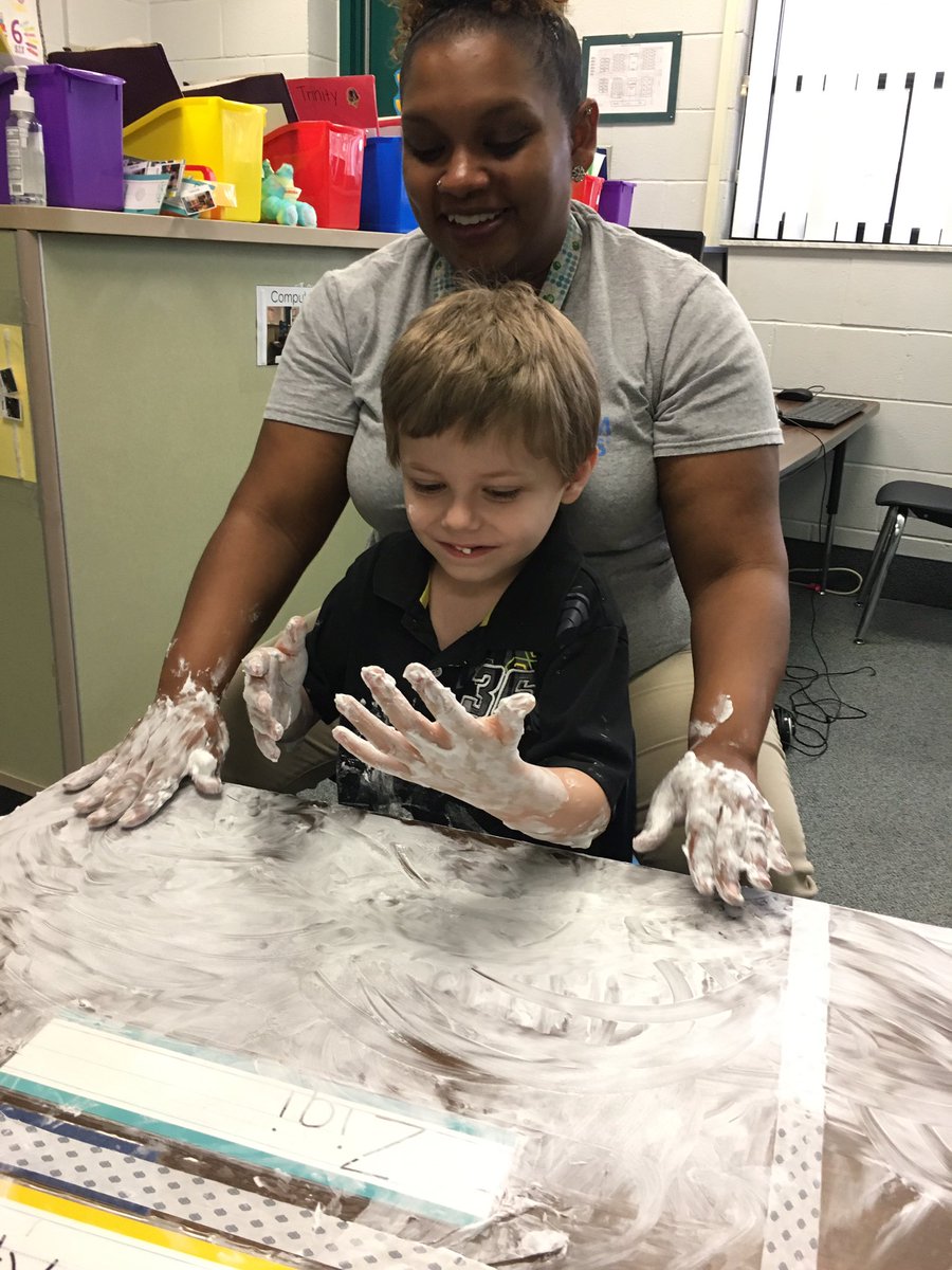 k2_gomez's tweet photo. Sensory fun with our Autism K-2 unit!! Learning our shapes and prewriting strokes! ๐@saddlewood_mcps @benwhitehouse98 #RockYourSchool #autismawareness #lightitupblue #asdROCKS #rockoutmcps https://t.co/xwlmR3Utsn