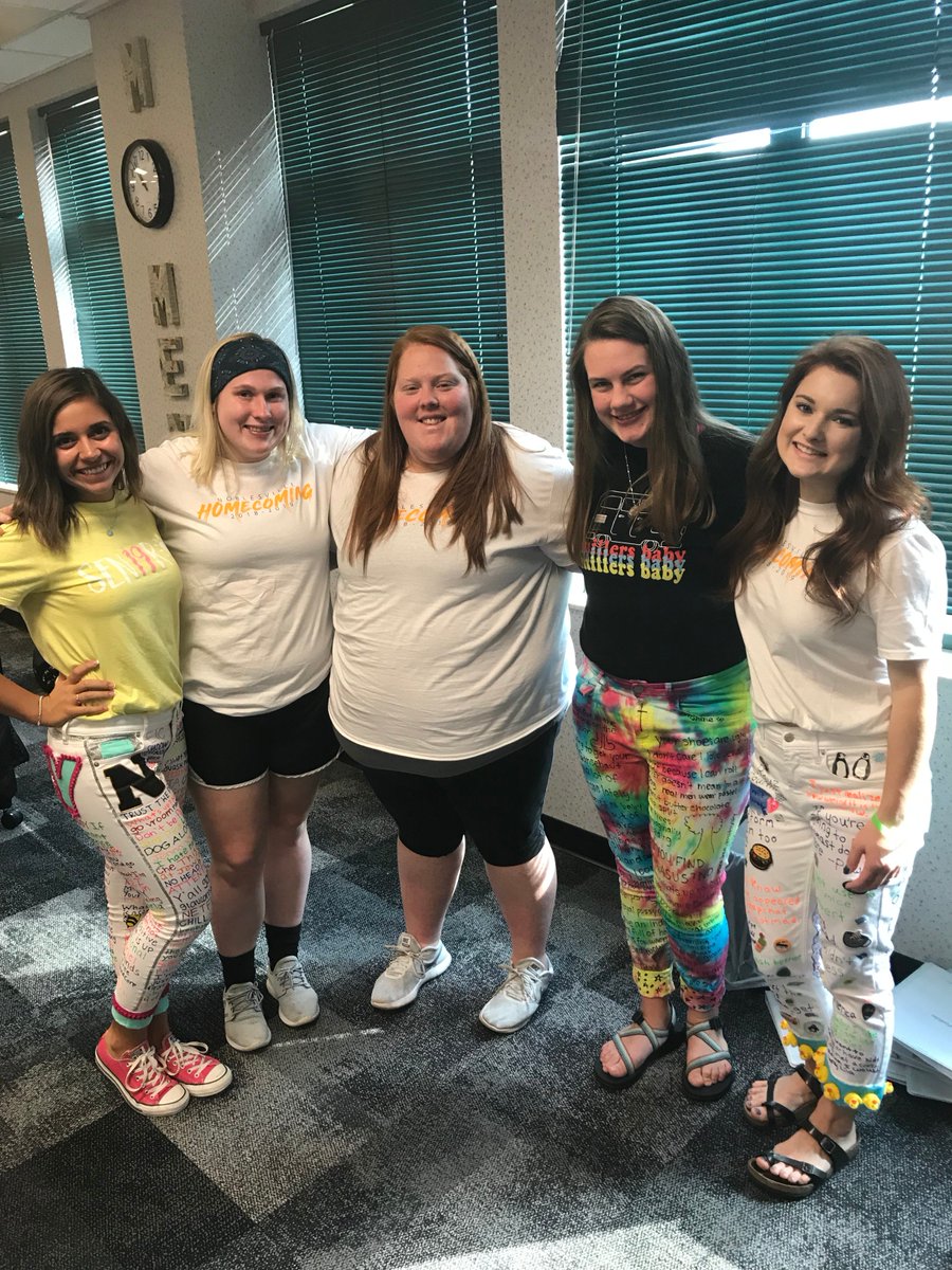 samrdeane's tweet photo. Homecoming 2018 with the @nobyb2019 seniors! #itsagreatdaytobeamiller  #NHSHOCO https://t.co/tdDSUmKl9v