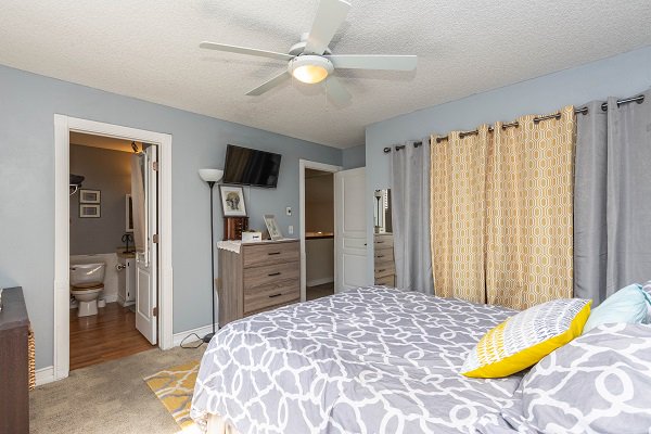 SoldByAnAngel's tweet photo. Cute California split multi-level. Inviting entrance with  vault fireplace, updated kitchen, laminate floors, painted cabinets.  Gorgeous remodeled bath with jetted tub &amp; tile surround. Master has  access to bathroom. Large yard in cul-de-sac. 90% fenced. Water softener. https://t.co/zz7Q9ZXnKe