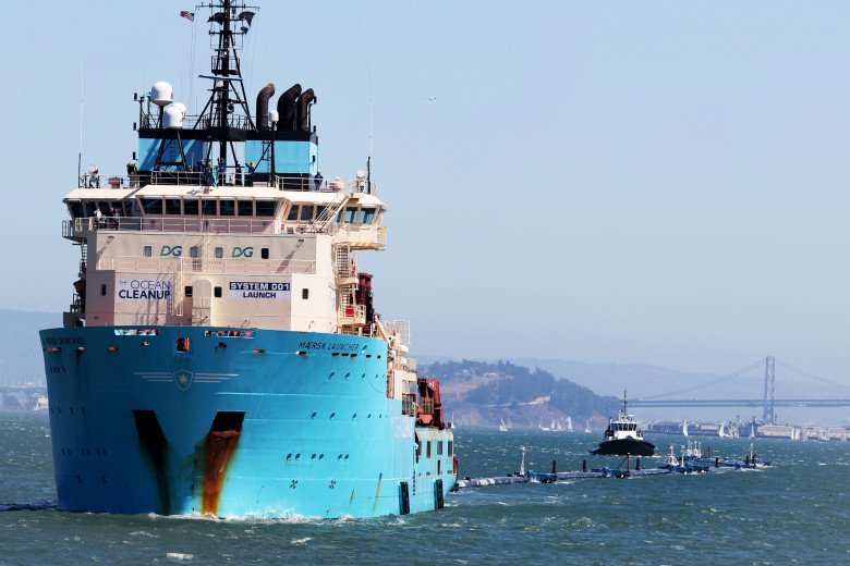 SustainTheBlue's tweet image. Ambitious dreams have now become a reality as 
@TheOceanCleanup is taking on the #OceanPlastic challenge. It aims to collect 50% of the debris in the #GreatPacific #GarbagePatch every 5 years. #TheOceanCleanup, explained ➜ bit.ly/2OBPLQB
.
#PlasticOrPlanet #CleanSeas