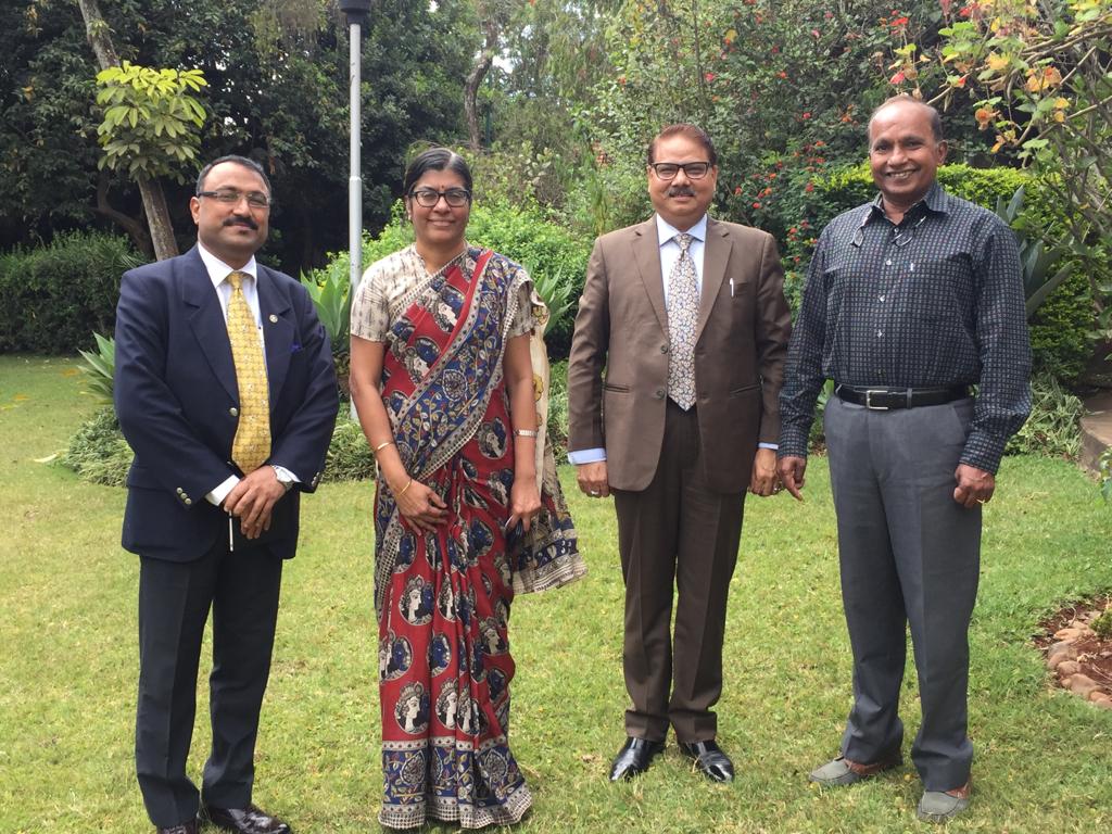 suchitra_durai's tweet photo. Had a wonderful meeting with Shri Deepak Dwivedi, Chairman of Board & Ed in Chief of #DainikBhaskar & founder Chairman of @nag_foundation. Nagrik Foundation has grt ideas for partnership with UN on development work in Kenya.
@DeepakDwivedi_ https://t.co/3STT97InbM