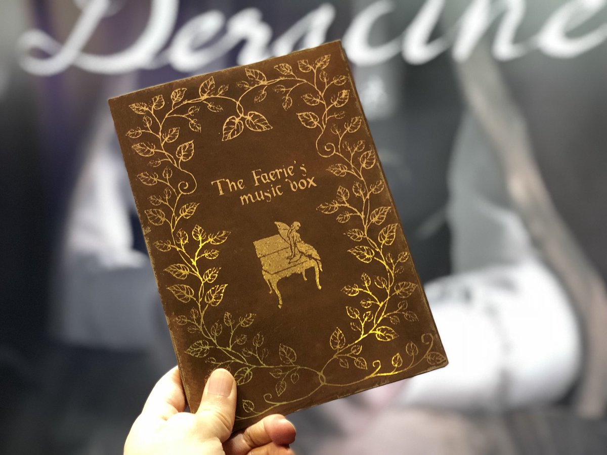 ট ইট র 山際眞晃 Masaaki Yamagiwa いよいよ本日9 22からtgs一般公開日が始まります Deracine デラシネ を出展しているので遊びに来てください プレイして頂いた方には本型ノートをプレゼントします この本はゲーム中に隠れているアイテムなので試遊の際