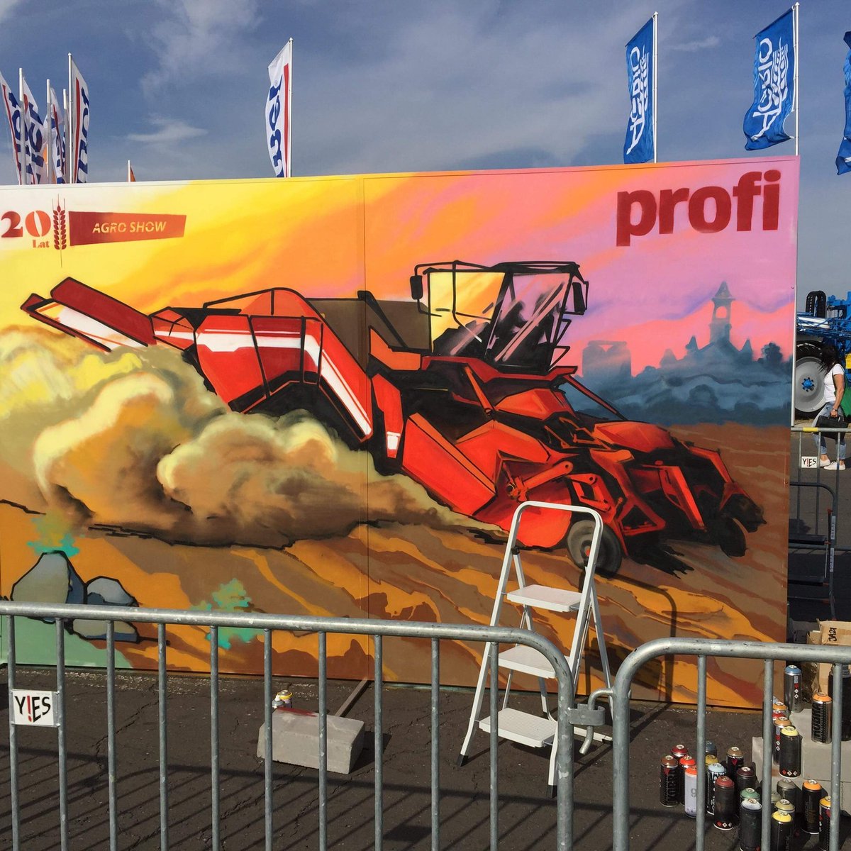KLorencowicz's tweet photo. #Mural na #AGROSHOWzTAP i #profitechnika z okazji 20lecia #AgroShow #PIGMiUR https://t.co/Ir2W3Yo5hj