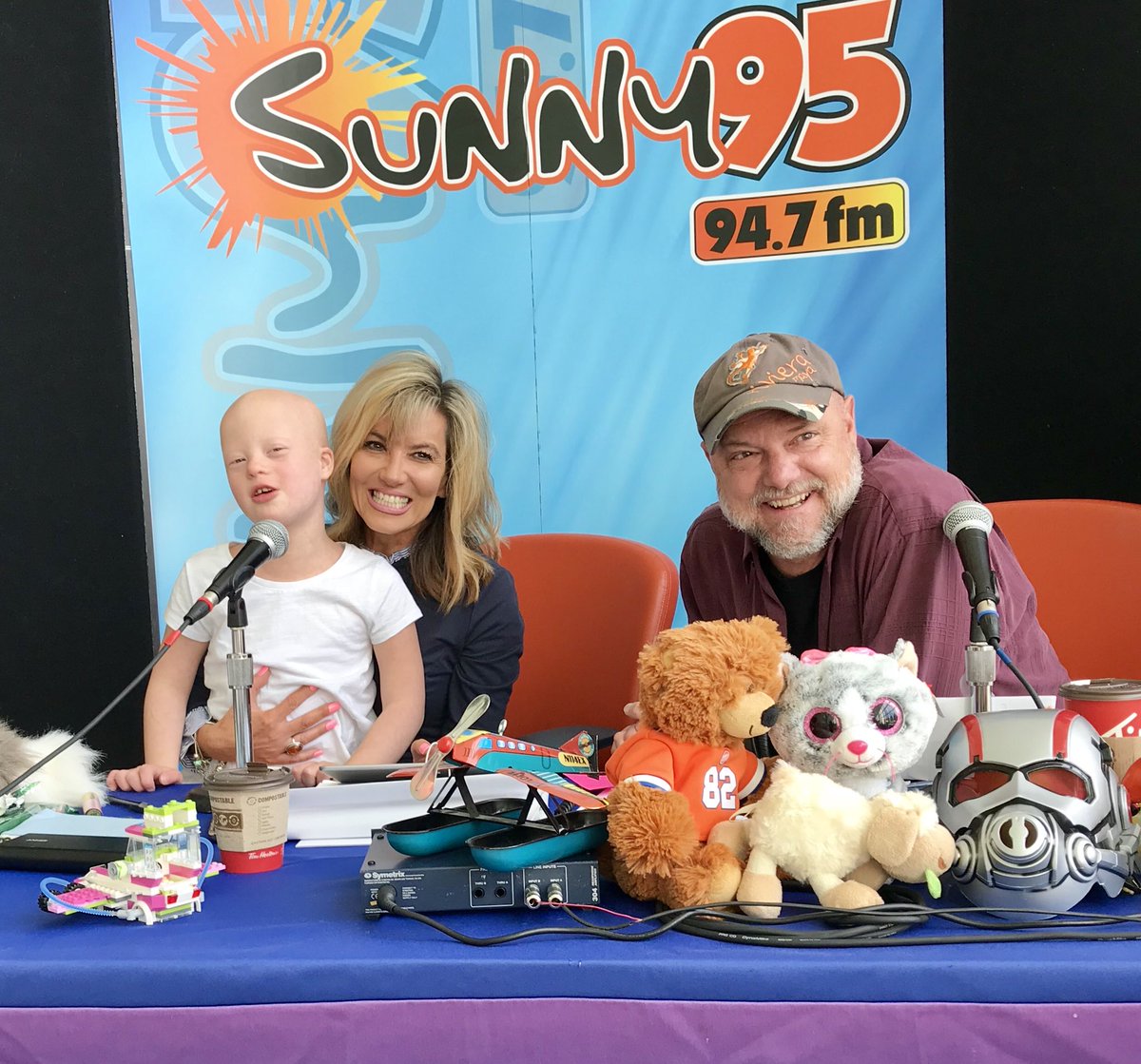 Give for Evelyn and all the kids at <a href="/nationwidekids/">Nationwide Children's Hospital</a> TEXT SunnyCares to 51555.  Please and thank-you.