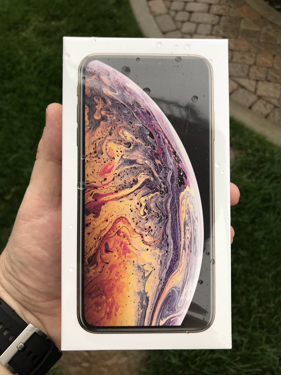 pdaplaza_russia's tweet photo. Ожидаемо) #iPhoneXSMax Начали получать. В магазинах в свободной продаже нет. Только по резервации. #pdaplaza https://t.co/MK0tcsChxP