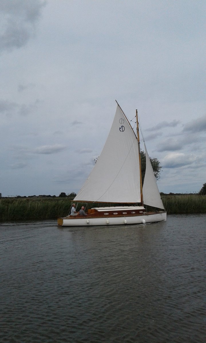 marthamboats's tweet photo. Japonica 5 sailing past the River Office. A great #yacht to re-create a #SwallowsandAmazon experience on the Norfolk #Broads. https://t.co/rDrNmpUXaU