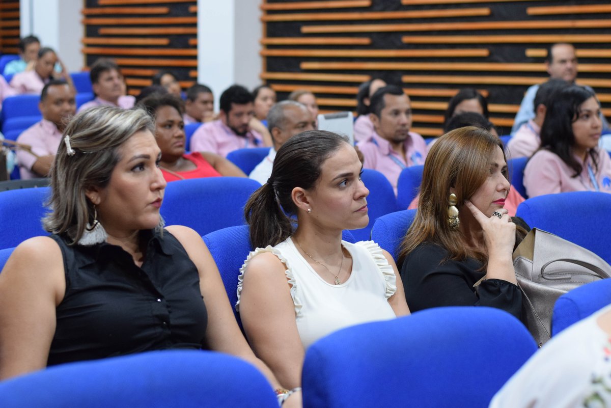 Unitecnareduco's tweet photo. 📊📄🤓En el marco de la celebración del día K, #Tecnar recibió dos certificados producto del trabajo conjunto que hace toda la familia Tecnarista y que demuestra el compromiso con la #calidad.👏👏 https://t.co/ay1TSteJAj