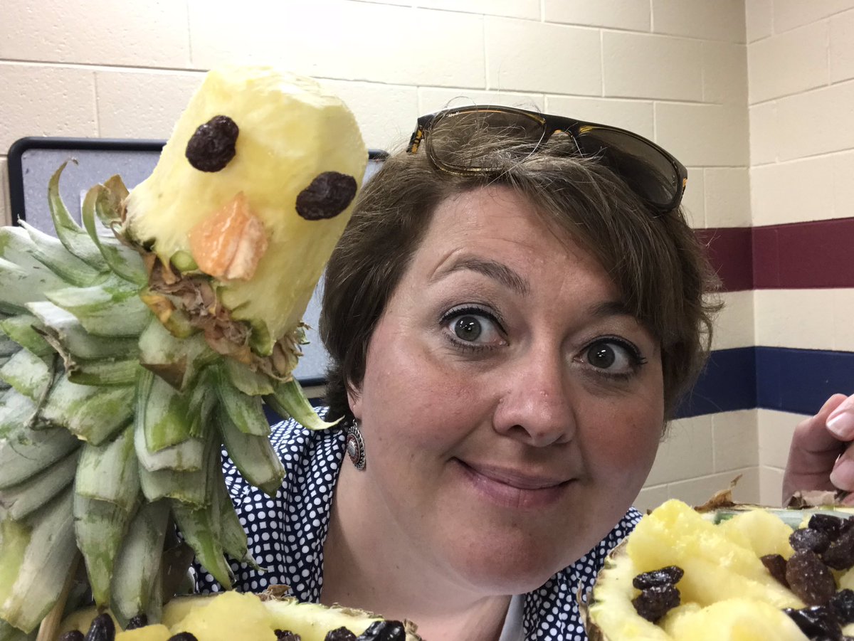 PinkCollarGal's tweet photo. It's not every Friday that you get to take a #selfie with a #pineapple parrot!! Hats off to the talented Cafe team @LibertyMDL!! #buildurteam https://t.co/J0q0cYjymN