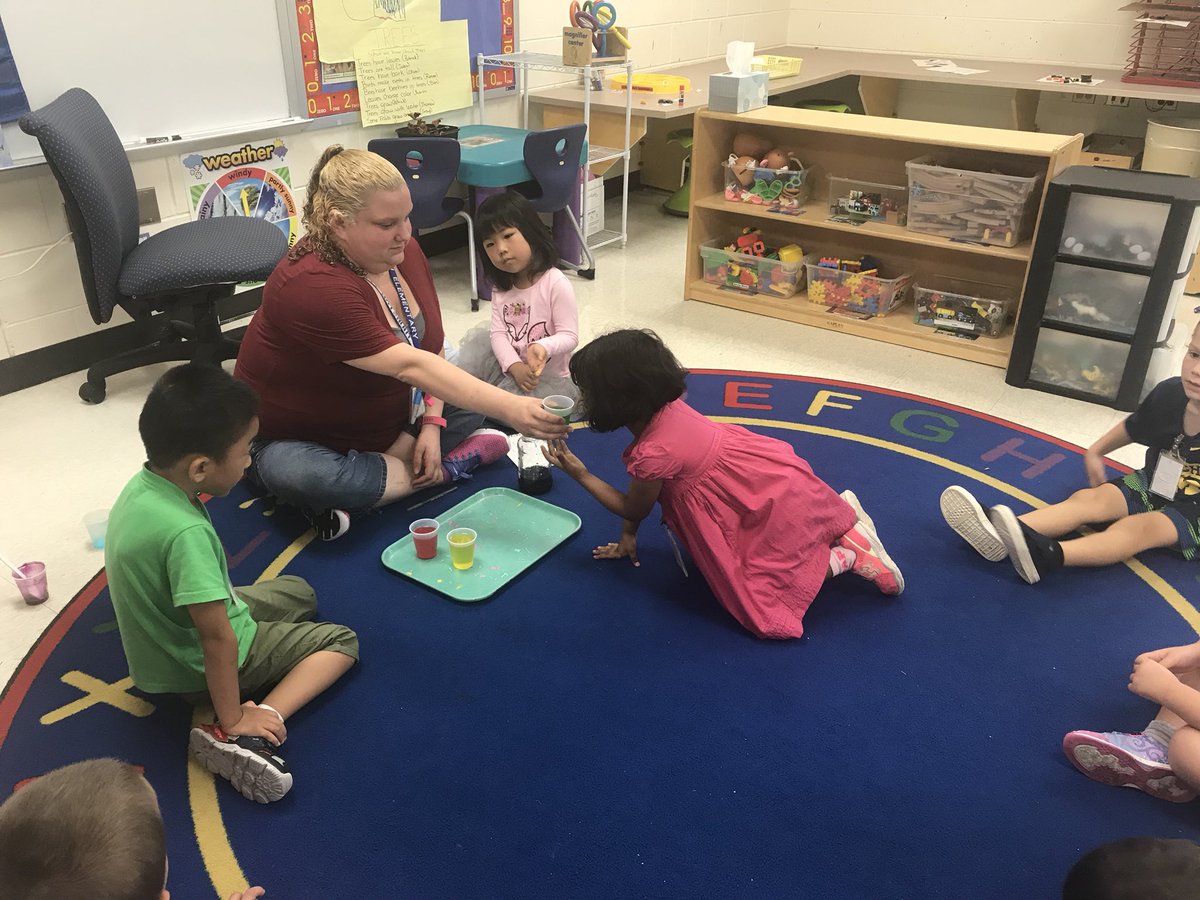 thurstonpre's tweet photo. Today we made a rainbow in a jar and learned about density! #a2engage #preschoollife @A2schools @a2Thurston https://t.co/2srA5qCop4