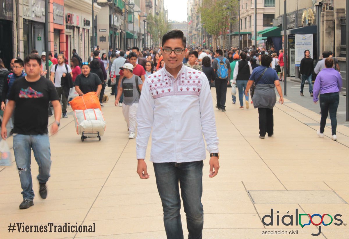 MexicoDialogos's tweet photo. ¡Ya está aquí el #ViernesTradicional! Nuestro Presidente Nacional, luce una camisa oaxaqueña 
https://t.co/QIetUj6Efx https://t.co/aslHUYqPkU