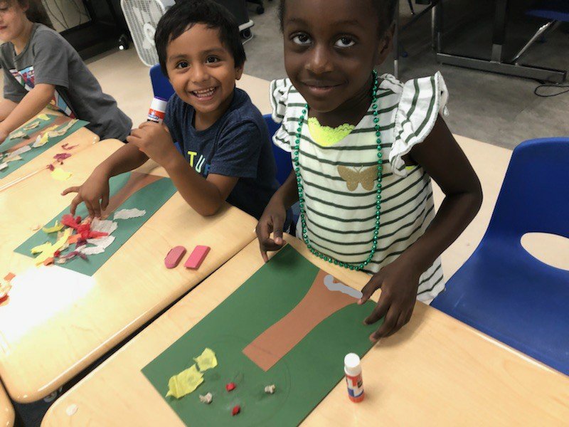 fmteducare's tweet photo. ๐๐The Littles are ready for fall!โค๏ธThey made autumn art! #TheLittles #WeMadeThis #HowCuteAreWe #EducareFallsForAutumn #CoolCraftMsAndee #TheseKidsAreCameraShy ๐#JustKiddingObviouslyTheyLoveToTakePictures ๐โค๏ธ https://t.co/bNMc17Uk8R