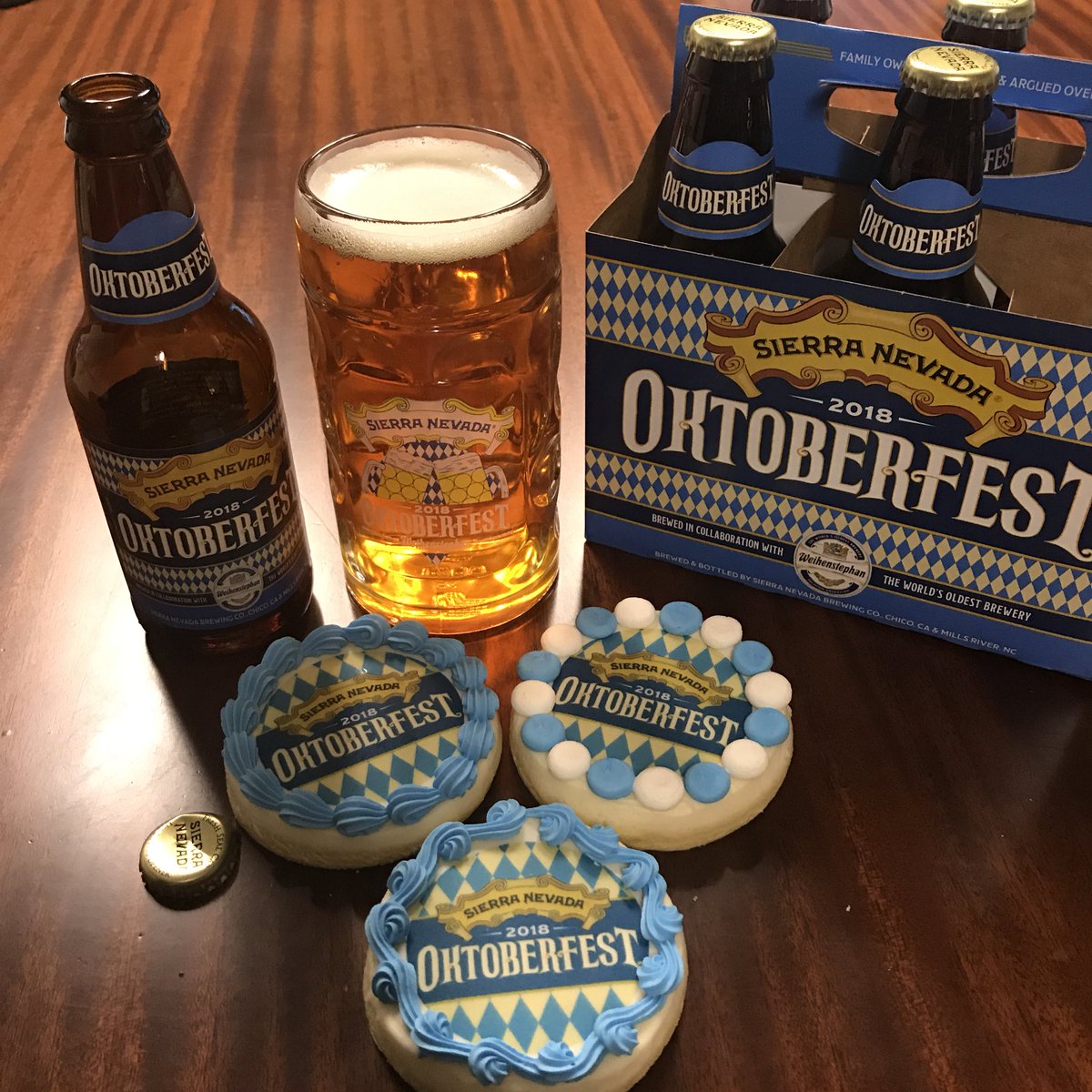 SierraNevada's tweet photo. Cookies &amp; Beer. #itsfriday #oktoberfest2018 #COLLABORATION https://t.co/i0ai8wrWRG