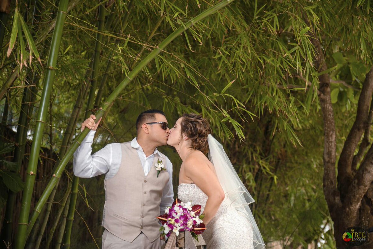 Irieimagesja's tweet photo. Happy spouse, happy house :) #Weddingphotography #Irieimages #Destinationwedding https://t.co/CsN7MiXPNA