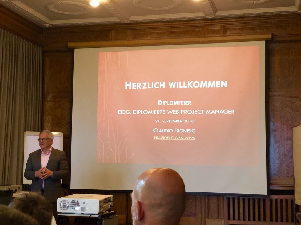 sosicles's tweet photo. Freue mich sehr darauf, an der #Diplomfeier der #WebProjectManager eine Rede zu halten, und zwar in Gestalt eines #Listicle - souverän durch den Anlass führt wie immer Prüko-Präsi Claudio Dionisio https://t.co/dctqt72iVs