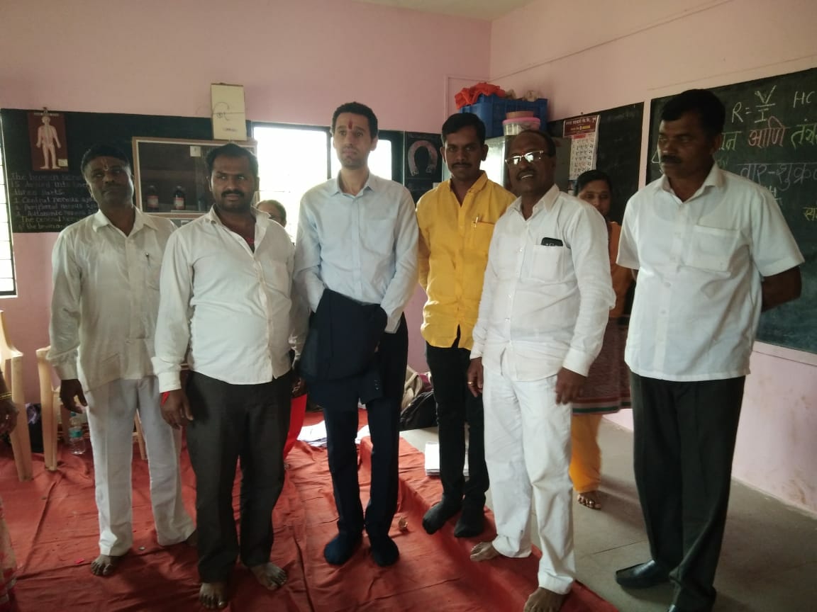 rdcrcgwb's tweet photo. World Bank Representative along with Officials from @mowrrdgr & Officers from CR,CGWB Nagpur ,GSDA,Pune visited Narayanpur village ,Dist.Pune, Maharashtra. on dated 19.09.18 to discuss Various key issues of #ABHY & Present status of Jalyukta Shivar
@CGWB_CHQ https://t.co/T64x2RjPNM