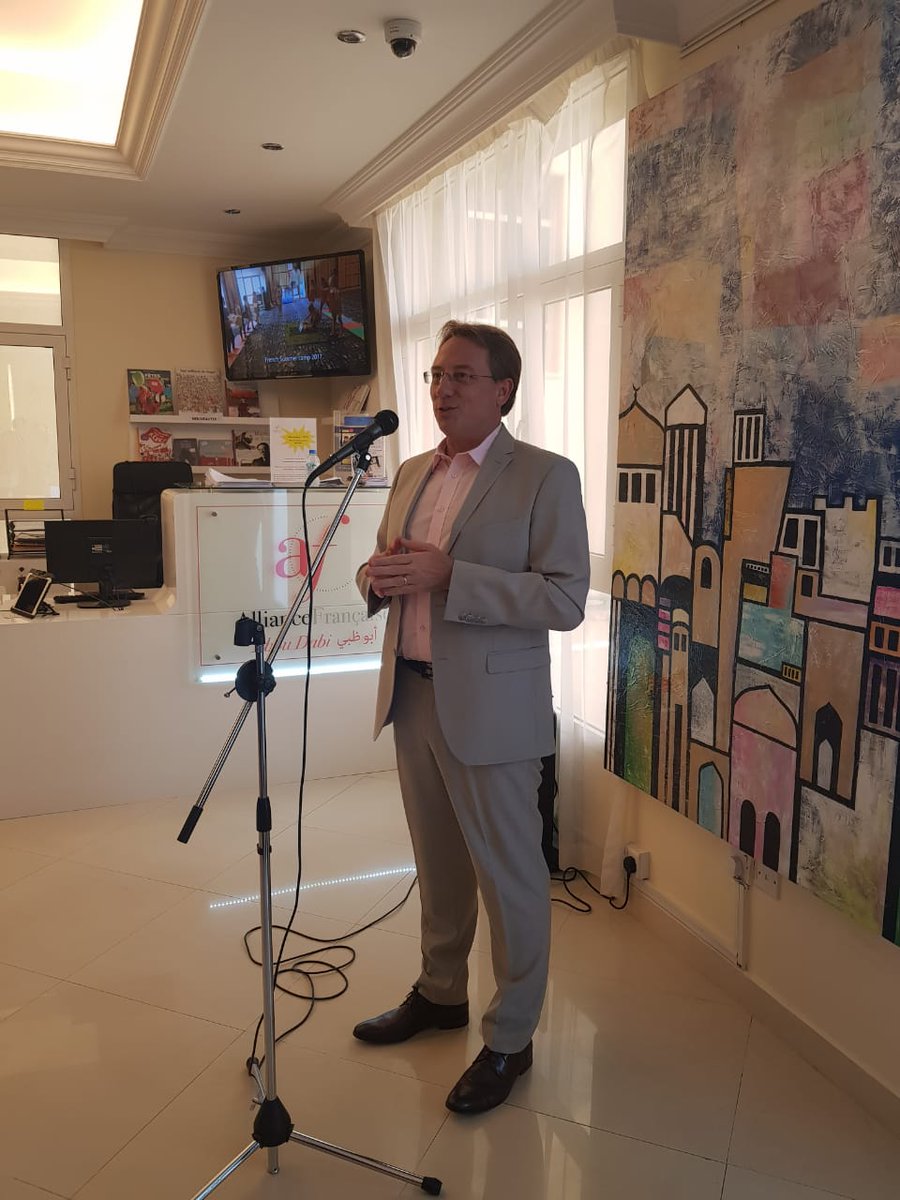 ludovic_pouille's tweet photo. Ravi d'avoir inauguré l'exposition de quatre artistes ♀️ 🇫🇷&amp;🇦🇪 "Regards croisés sur les Emirats Arabes Unis" à l'Alliance française d'#AbuDhabi, présentée dans le cadre du "Dialogue culturel franco-émirien".
#JamaisSansElles #DCFE2018
#FranceUAE🇫🇷🇦🇪 https://t.co/7UilCYrzMg