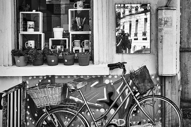 I came across a golden bicycle growing plants and a mirror that admired everyone that looked into it.
⠀
'Regarde: tu es Belle!’ Yes we certainly are, with a Sumatran cigar and camera, pounding the pavements of Montmartre.
⠀
A quaint little corner nex… ift.tt/2O7rjd3