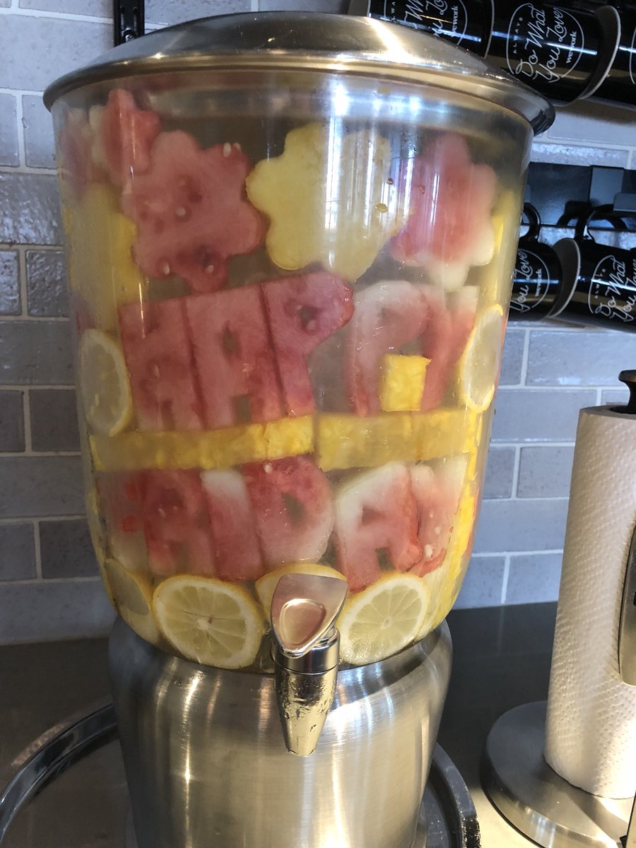 CaraQ_EV's tweet photo. weworking on Friday 🍉 #happyfriday #wework #eduventures https://t.co/kl3deJc2jn