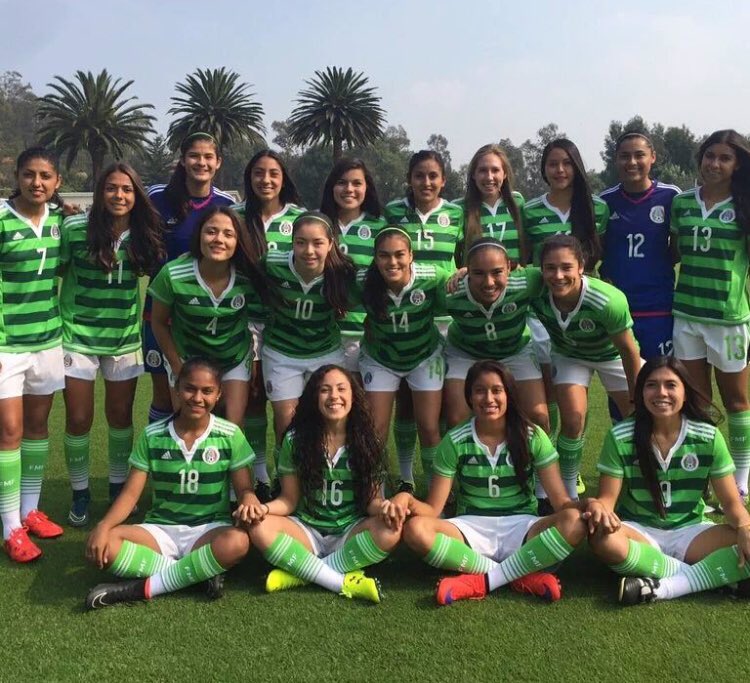 CentralTigre's tweet photo. #RetroCentral
Esta foto es del 2015, Encuentra a todas las jugadoras felinas actuales🤪🐯
#SomosTigres https://t.co/1lvpcSw7AV