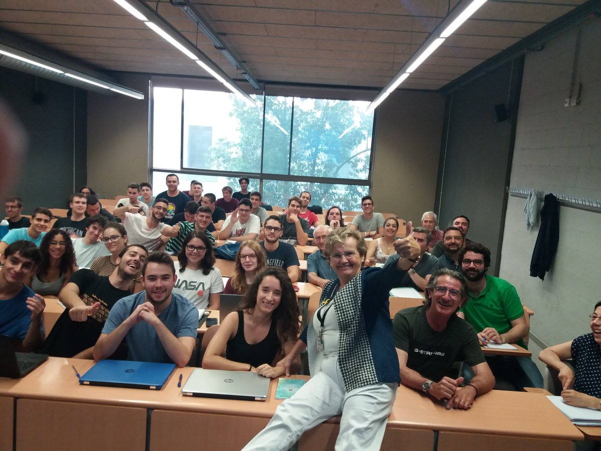 Havia fet una darrera classe "oficial". Avui ha estat la darrera darrera. He passat molt bones estones a l'aula. La gratificació de la carrera docent és la #bonanoticiadeldia