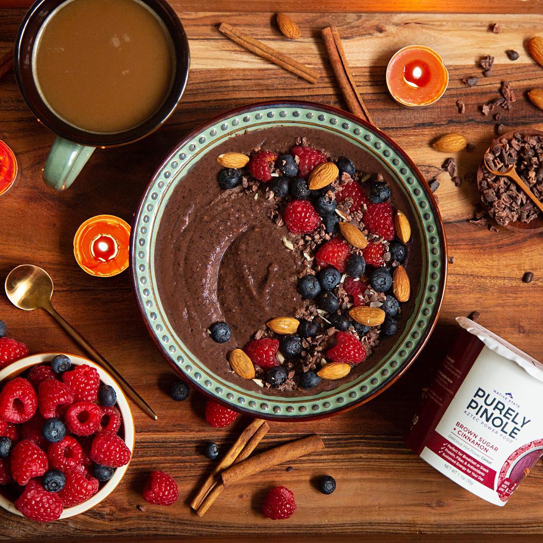 sunboxmarket's tweet photo. We're getting major #fallinspo from our new friends @purleypinole! 🍁Cozy up next to their Brown Sugar &amp; Cinnamon snack cup 🧡 It's the perfect grab &amp; go breakfast w/ 7g protein, powerful antioxidants, low sugar, #glutenfree, and #nongmo 🤗 #sunbox #purleypinole #breakfast #food https://t.co/bJjOFOfRH0