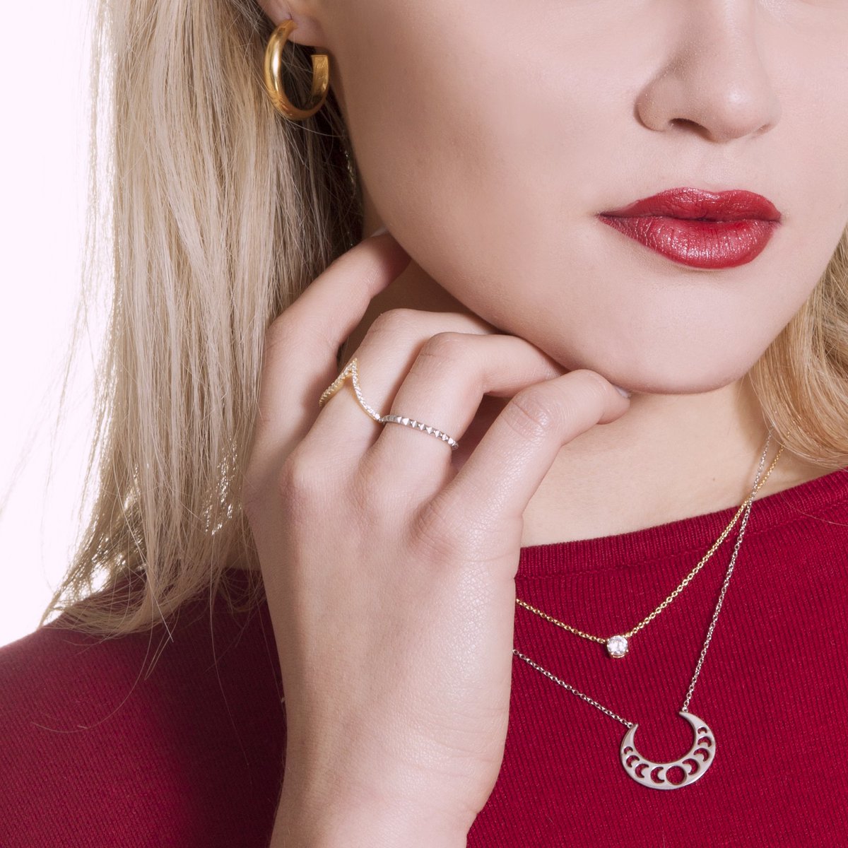 Aros, otras joyas de #Chulucanas y labios rojos, combo ideal de #viernes 😜🎉✨

#Madrid #Joyas #plata #collares #aros #tgif #colgantes #Joyaspersonalizadas #joyería #moda #oro #silver