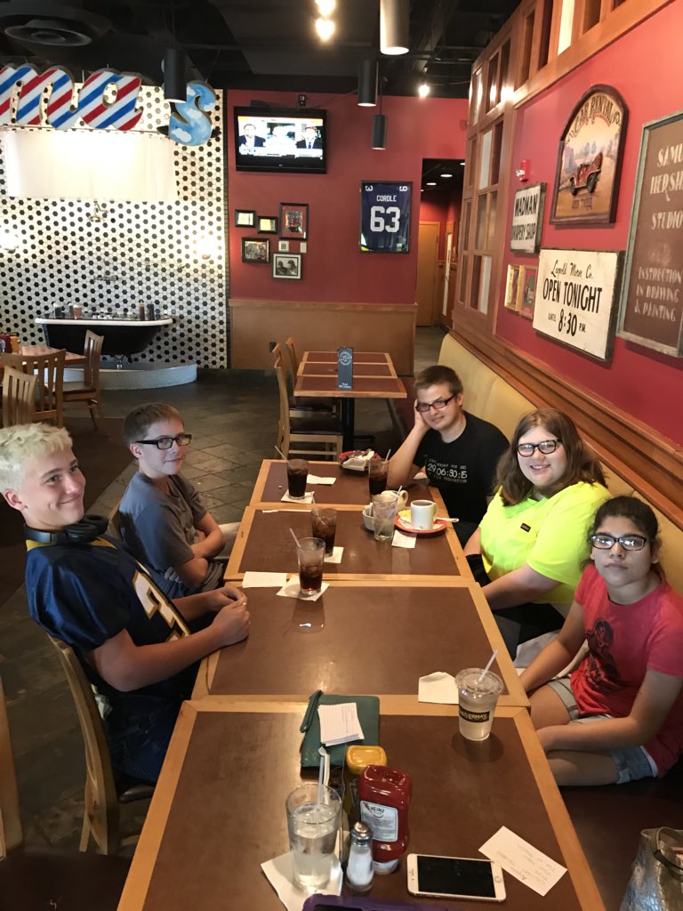 LHSMDClassroom's tweet photo. Max and Erma’s with this group today! #doublefry https://t.co/81pbDCRZV2