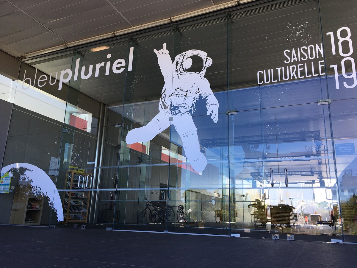 Bleupluriel's tweet photo. Base Bleu pluriel parée à l'exploration ! #alassautdelespace #enapesanteur #saison1819 #tregueux https://t.co/mPn9oj6nql