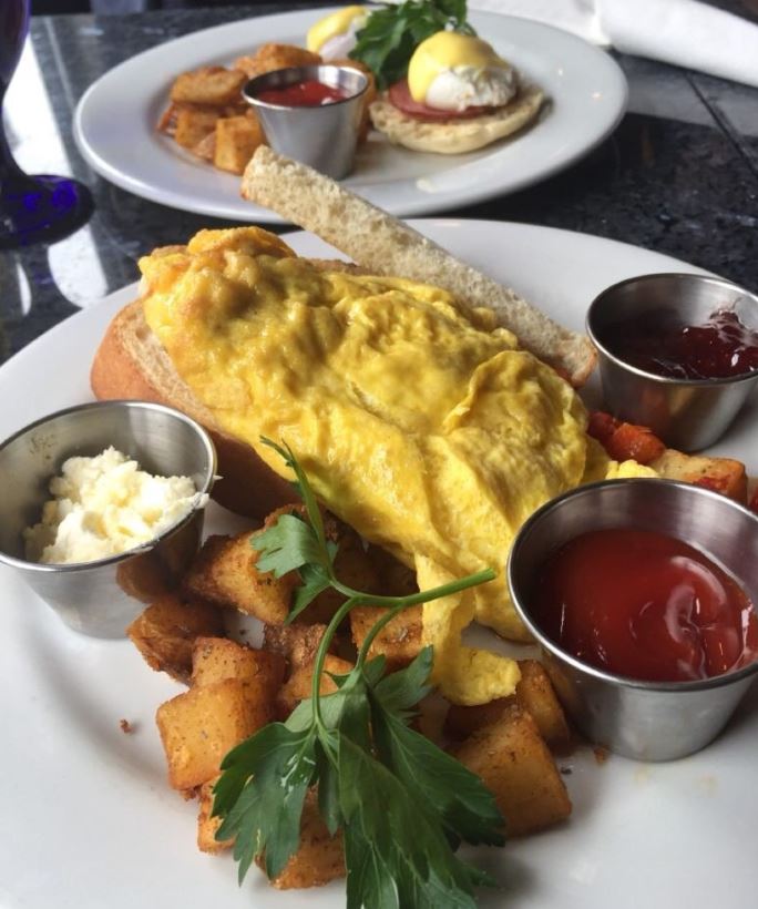 Andreasri's tweet photo. Tag a friend you'd bring to Andrea's for brunch!
.
.
.
.
#andreasrestaurant #providenceri #providenceeats #greekamerican https://t.co/OB5LM5jdN2