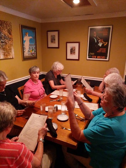 BlueHoundTap's tweet photo. The best memories are made around these tables! We hope to see you this weekend 😊
.
.
.
#BlueHoundCookeryandTaproom #TheBlueHound #IvorytonCT #IvorytonEats #CTEats #Taproom #CTbar #foodies #foodpics #eeeeeats #creole #creolecuisine #creoleeats #beer #brews #craftbeer #weekend https://t.co/hcY3MkwIGF