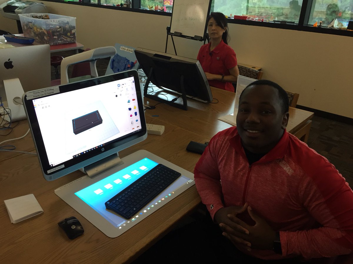 LSCNHLibrary's tweet photo. Prof. @TonyaJefferson1 brought her MKTG 1311 students to the makerspace to develop product designs. #LSCMakes https://t.co/KffWedQo7y