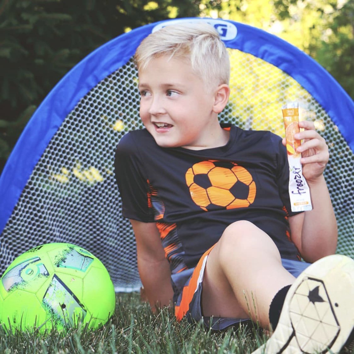 We are hanging on to every bit of fun in the sun while we can! Take the long way home after with the kiddos. Take a long break after the kids after school activities and just enjoy the warming glow of the sun. Photo Cred: <a href="/seemomclick/">Lindsay | See Mom Click®</a> #froozer #fruits #goodeats