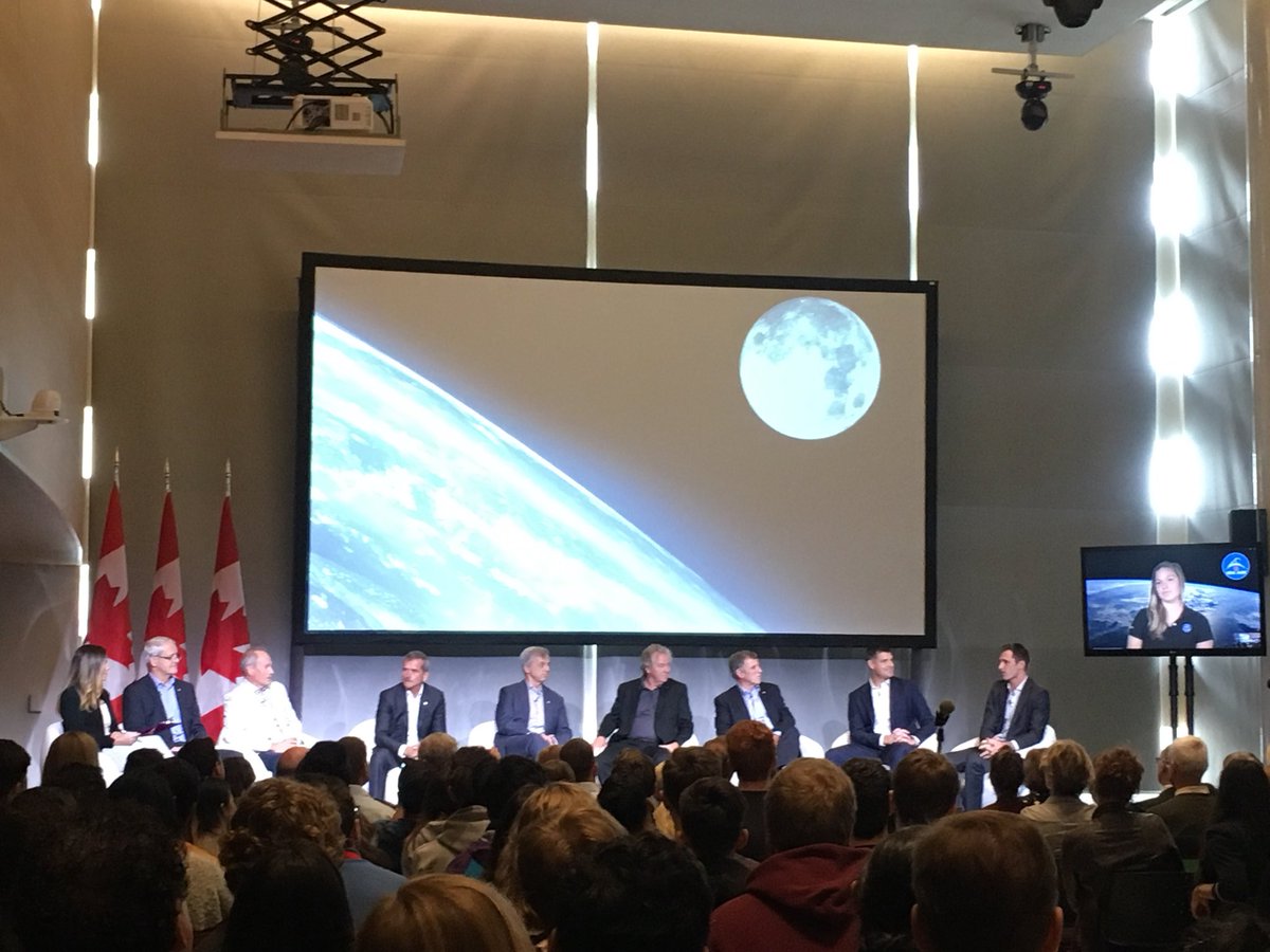 acart043's tweet photo. @uOCampus 9 Astronauts!!! So exciting! @uOttawaEdu https://t.co/yxAvD1ZHE1