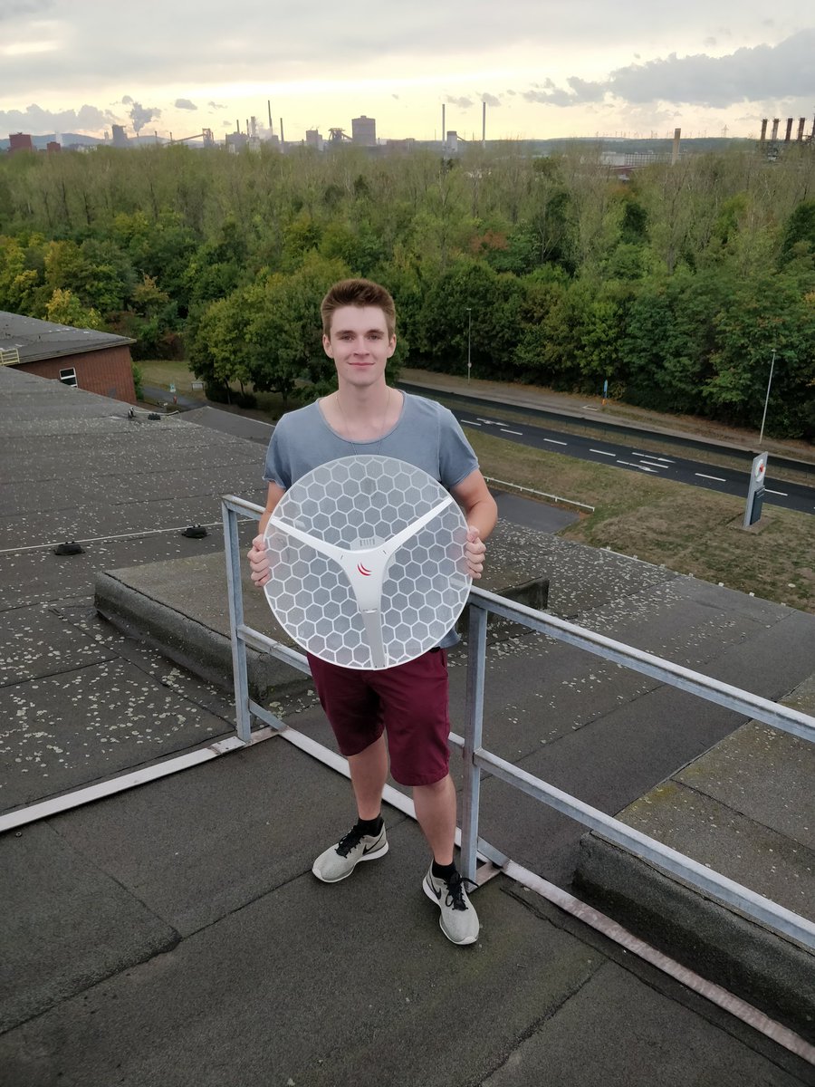 darc_h60's tweet photo. Im Auftrag von @dg8ngn von der DL IP Koordination bauen wir heute mal eine #Mikrotik Antenne für den #HamNet-Link zum #Brocken auf. https://t.co/cqsROJpLRm