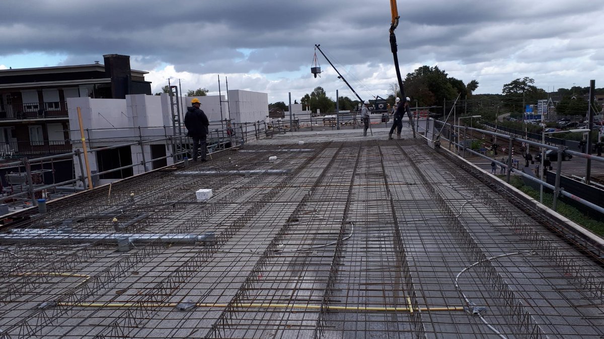 De #voortgang van 56 #appartementen in de #Bredasestraat te #Bergen op Zoom. We zijn bezig met de werkzaamheden op de 2e #verdiepingsvloer: installaties aanbrengen op blok C en de vloer #storten van blok B