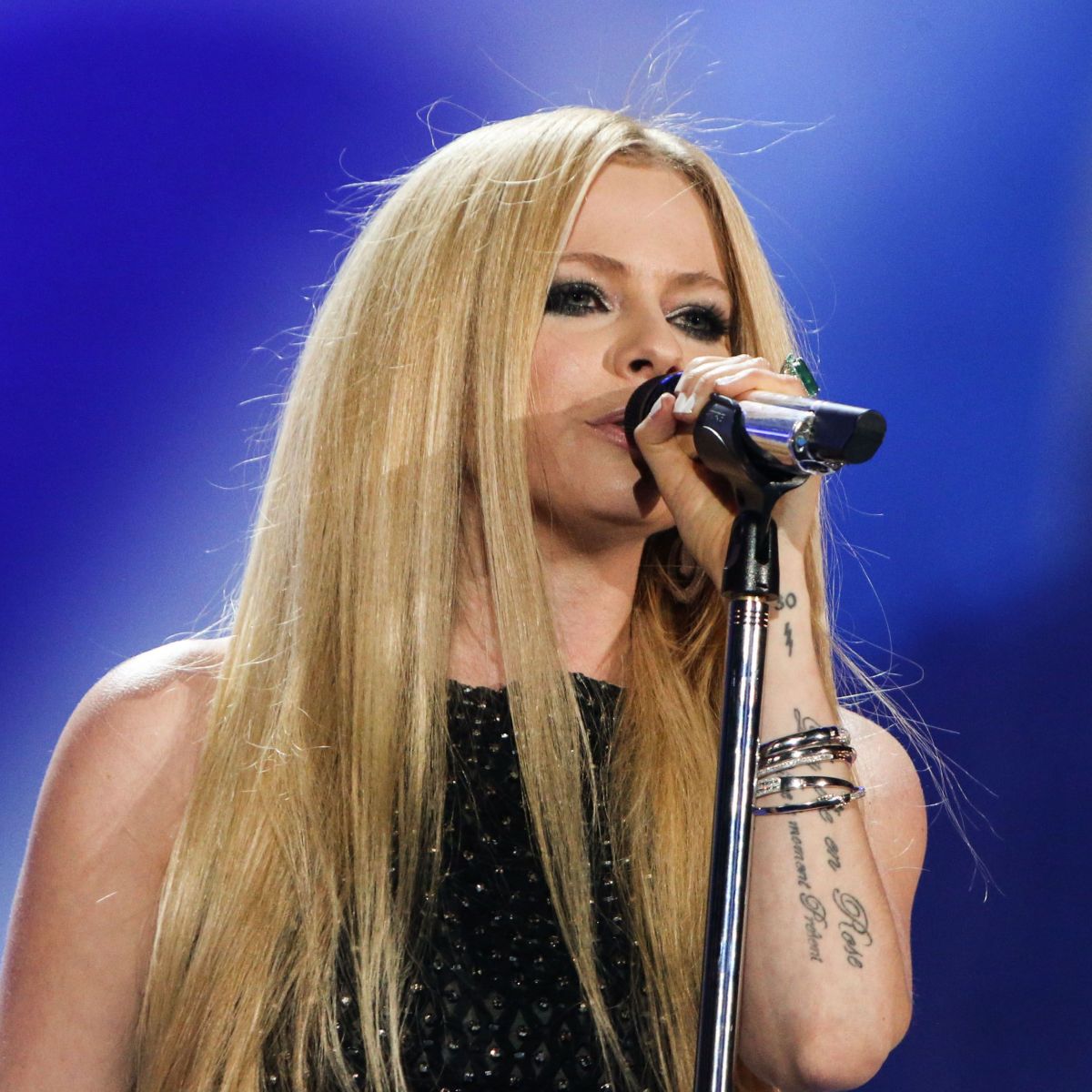 AvrilFlashbacks's tweet photo. ⚡Flashback: Special Olympics Opening Ceremony in Los Angeles, CA (July 25, 2015)💙
@avrillavigne #avrillavigne #littleblackstars #avrillavigneflashbacks #Headabovewater #al6iscoming https://t.co/Fw3Tg82BKa