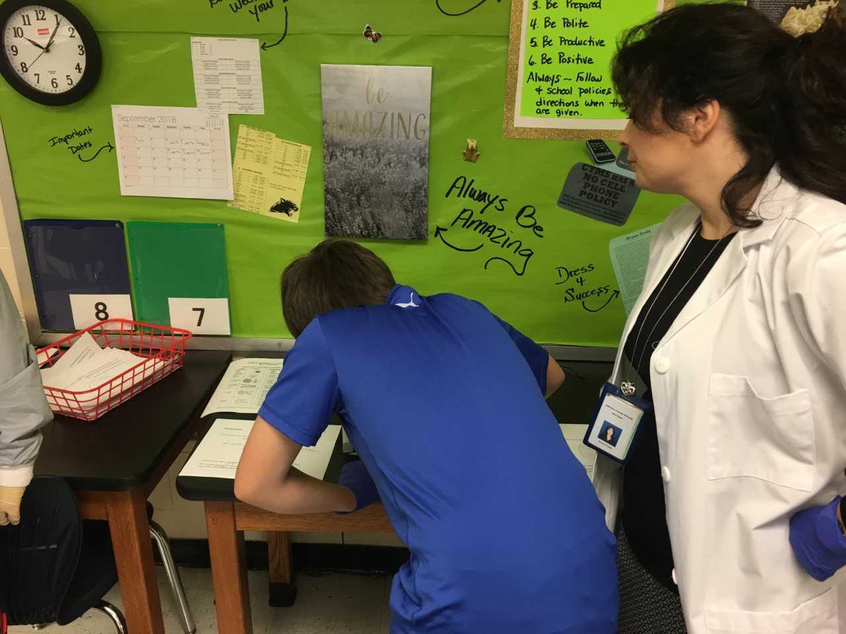 CTPanthersMS's tweet image. Mr. Wink stopped by Mrs. Pulsifer's 7th and 8th grade science classes to check out their lab.  Students have been finding some pretty interesting microorganisms in the water samples. #ScienceRocks #LabFriday #PantherPride