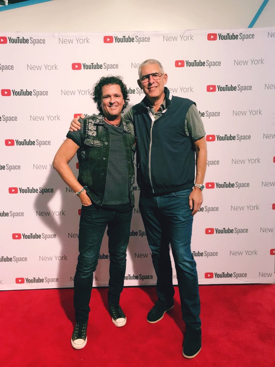 carlosvives's tweet photo. Qué día tan especial ayer en #NewYork compartir con todos con @rideoffame, luego en @youtubemusic junto a @lyorcohen y muy emocionado junto a @Guaje7Villa en @YouTubeSpaceNY Sigue el #VivesTourUSA #VivesEnNewYork #VivesTour #Vives #YouTubeSpace https://t.co/bq4L5wk4Ik