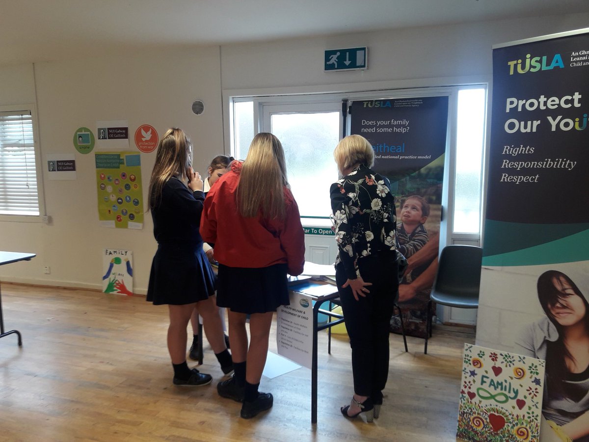 GeorginaKilcoy3's tweet photo. Roscommon @tusla team held a @tusla Careers Fair in the @Foroige @quadyouth centre for 120 young people #childandfamilyweek #ppfsrocks Thanks to @AthloneIT @itsligo @nuigalway @GMITOfficial ππππ @concannonjac @Fergallandynuig @DeniseSwanick https://t.co/sjmc5JTYMv