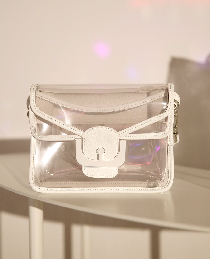 Coccinelle1978's tweet photo. Coccinelle #SpaceIsThePlace event is introducing the next Spring Summer 19 Collection. This is a preview of our white obsession: enjoy!
#Coccinelle #CoccinelleBags #Milan #MilanFashionWeek #MFW #WhiteObsession #ForJoyfulSpirits https://t.co/v0vnTgazaX