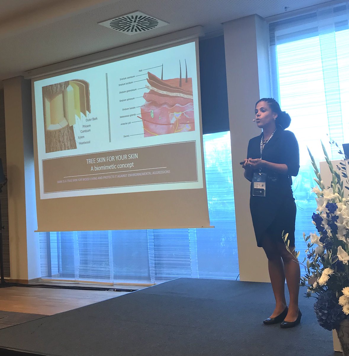 Moment capturé à l'IFSCC pendant la conférence de Mariana ROYER.

(Vous pouvez observer la similarité entre les couches de peau de l'arbre et celles de la peau humaine.)

Merci pour cette opportunité ! 💚

#BioForeXtra #TheTreeSkinForYourSkin #InspiredByTreeIntelligence