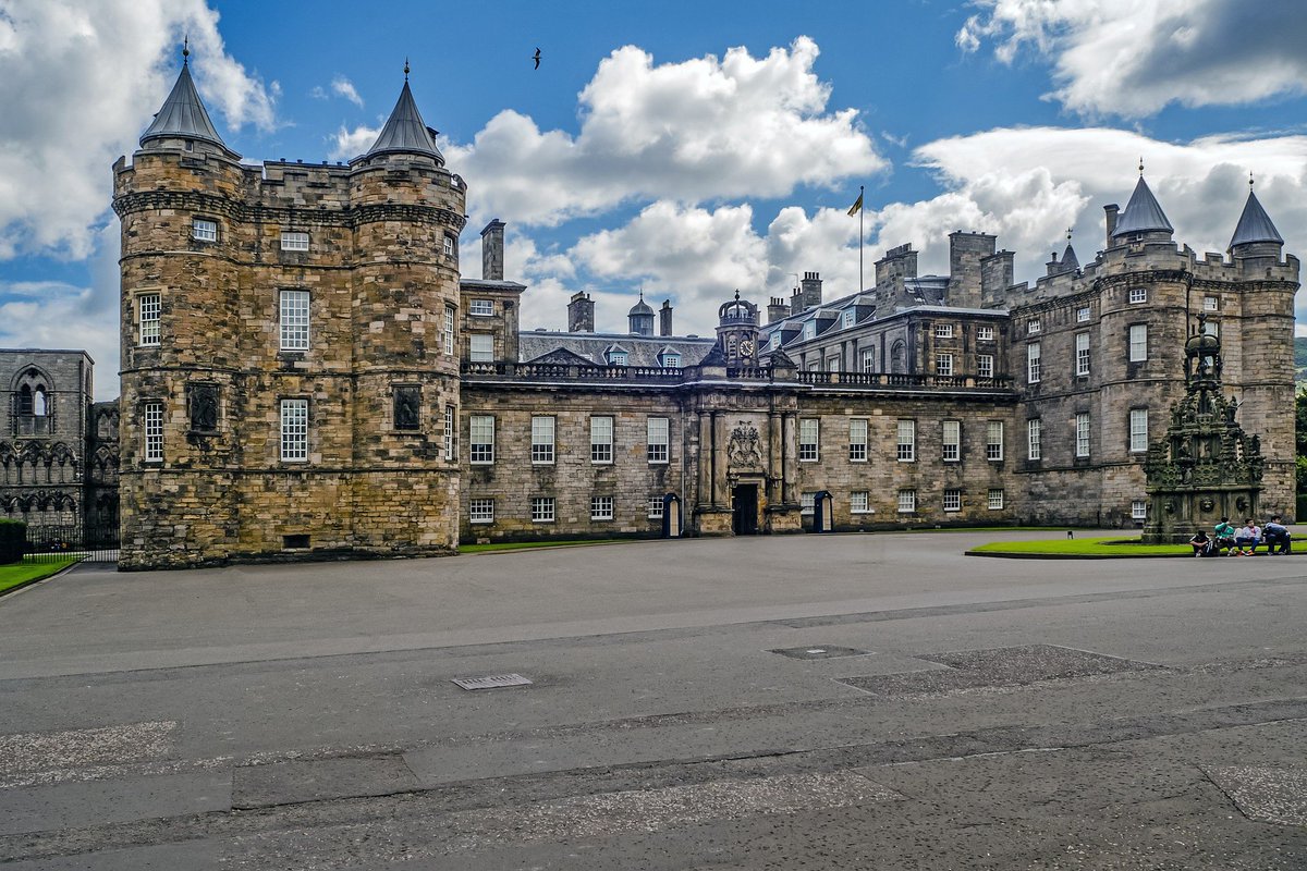 imaginetours's tweet image. Holyrood Palace, the official residence of the British monarch in Scotland.
Interested in booking a group tour to Scotland? Contact us today for more info! bit.ly/Scotlandtour
#scotland #explorewithitt #ittworld #travel #traveltheworld