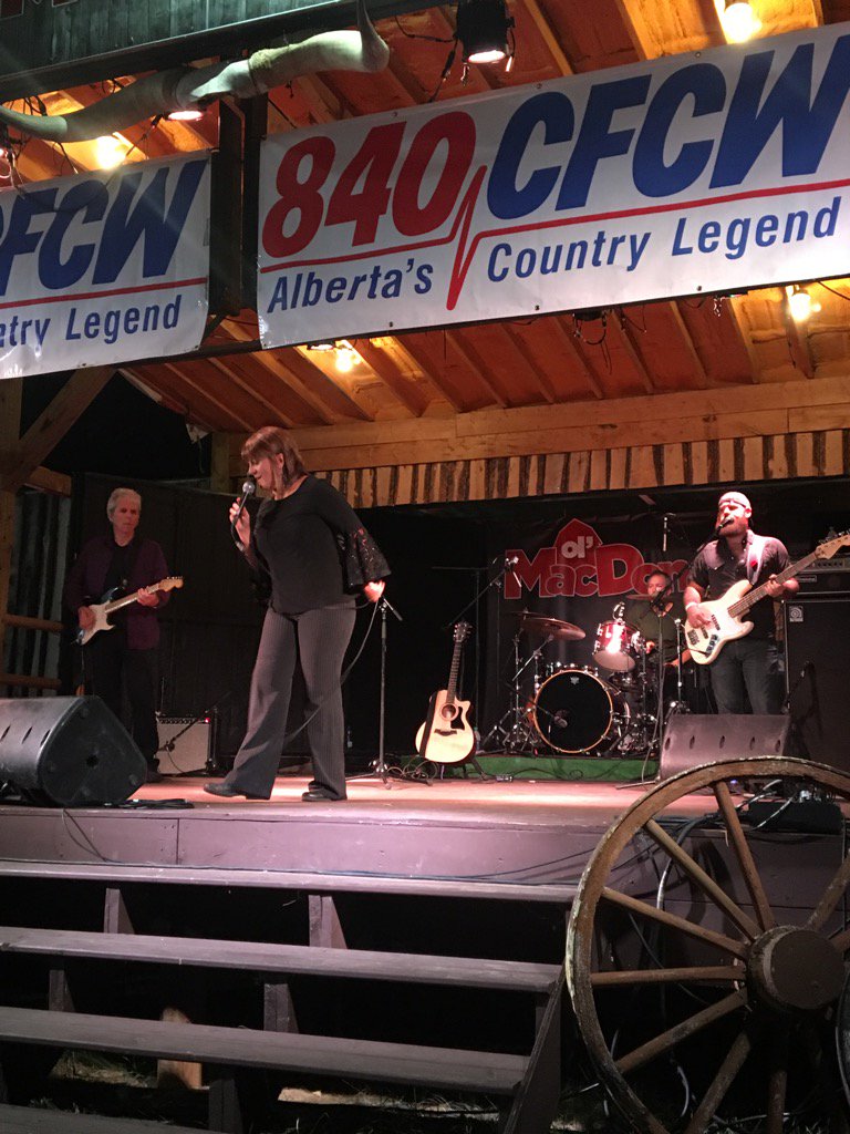 Macker63's tweet image. Here’s a throwback pic from the 2017 Ol’ MacDonalds Music Festival. @thewrightmusic Michelle Wright on stage